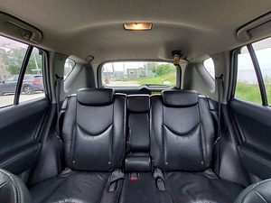 Toyota Rav4 (6 фото из 9)
