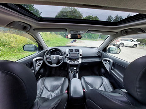Toyota Rav4 (4 фото из 9)