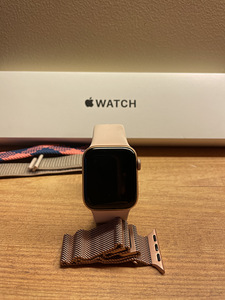 Apple Watch SE 40mm GPS Gold Alumium (2 foto / 3)
