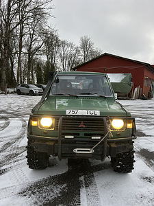 Mitsubishi Pajero (4 foto / 10)