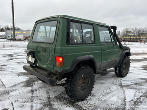 Mitsubishi Pajero (5 foto / 10)