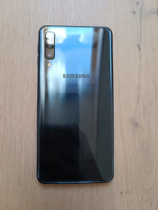 Samsung Galaxy A7 (2018) (2 foto / 2)