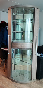 Vähekasutatud tv alus riiulitega ja nurgakapp (3 foto / 5)