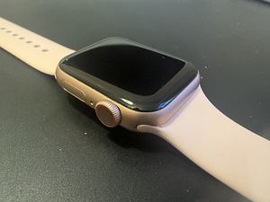 Apple Watch Series 6 GPS + Cellular, 40mm Gold Aluminium (2 foto / 10)