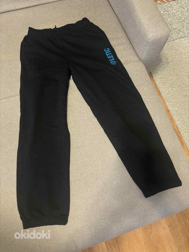 Müüa uued poiste dressipüksid suurus 150 cm.