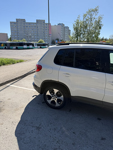 Volkswagen Tiguan 2.0 TDI 2008 (10 foto / 15)