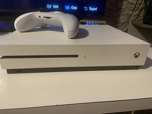 Xbox One S (2 фото из 3)