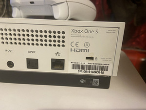 Xbox One S (3 фото из 3)