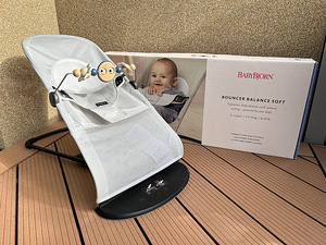 Babybjörn Bouncer lamamistool ja mängukaar (1 foto / 4)