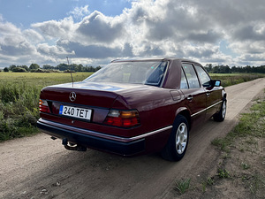 MERCEDES-BENZ E 200 D (5 фото из 8)