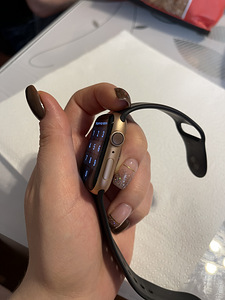 Apple watch series 4 44 MM gold (7 foto / 8)