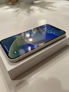 iPhone 12 64 ГБ (2 фото из 4)
