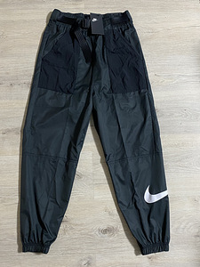 Nike ( S ) (1 фото из 4)