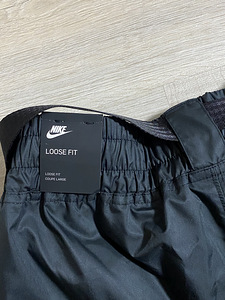Nike ( S ) (3 фото из 4)