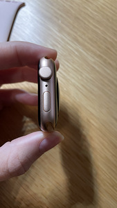 Apple Watch SE 44 mm GPS (1st Gen 2020) (9 foto / 10)