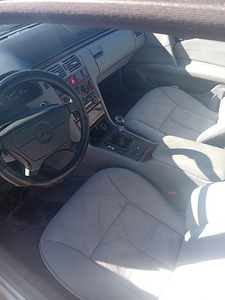 Mercedes Benz e220. Vahetada (4 foto / 8)