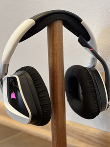 Uueväärsed juhtmevabad Corsair Void Elite RGB kõrvaklapid (2 foto / 2)
