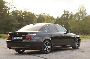 BMW E60 525i 3.0 Facelift 160kw (3 foto / 11)