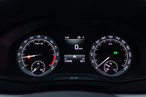 Škoda Karoq 4x4 2.0D DSG (8 foto / 15)