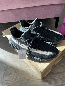 Adidas Yeezy Boost размер 40 (1 фото из 3)