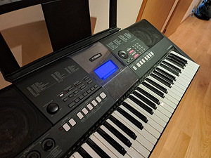 Yamaha синтезатор (3 фото из 3)
