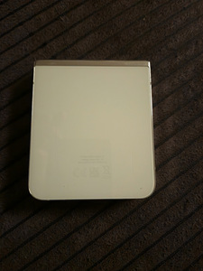 Samsung Galaxy Z Flip5 (2 foto / 9)