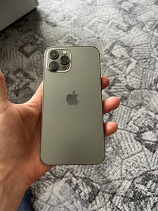 iPhone 12 про макс (1 фото из 2)