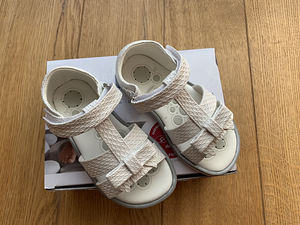 Chicco сандалии (2 фото из 3)