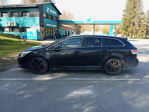 Продается Toyota Avensis (3 фото из 6)