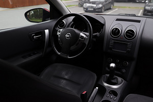 NISSAN Qashqai 2010 (6 foto / 7)
