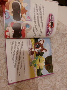 Новая книга Littlest pet shop (LPS) (5 фото из 6)
