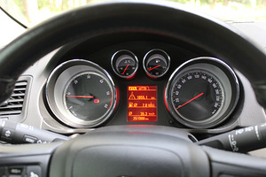 Opel Insignia 2012 (8 фото из 11)