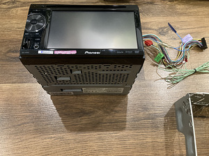 Automakk Pioneer AVH-2400BT (6 foto / 10)