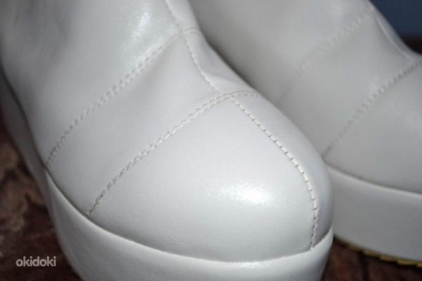 Белые сапоги, размер 38, новые кожзаменитель утепленные (фото #2)