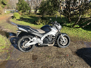 Suzuki gsr600 (2 foto / 4)
