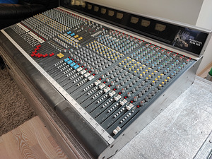 Allen & Heath GL3000 - 24 Kanaliga Mikserpult. (3 foto / 4)