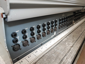Allen & Heath GL3000 - 24 Kanaliga Mikserpult. (4 foto / 4)
