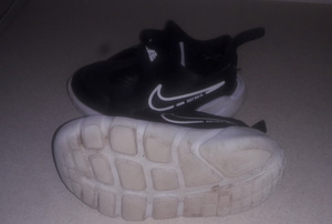 Кроссовки Nike (2 фото из 3)