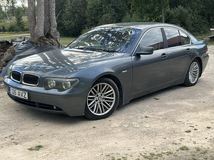 БМВ 745i (1 фото из 15)