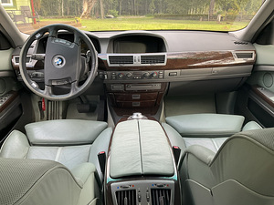 БМВ 745i (9 фото из 15)