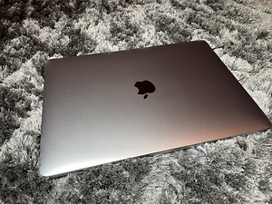 Apple MacBook Pro 13" 256GB (Late 2019) (2 foto / 9)