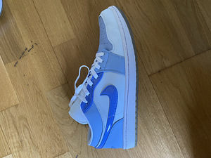 Mighty Swooshers Jordan 1 low SE (2 foto / 4)