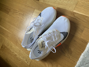 Nike ZoomX Vaporfly 3 jooksujalatsid (4 foto / 5)