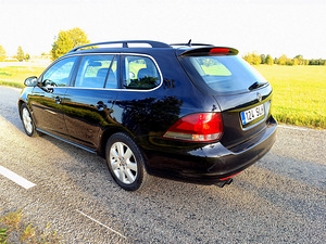 Volkswagen Golf 2.0 103kw 2010 Webasto (4 foto / 15)