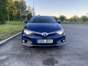 Toyota Auris Hybrid 2018 (5 foto / 13)
