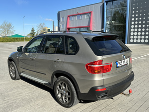 BMW X5 xDrive 4.8 (5 foto / 14)