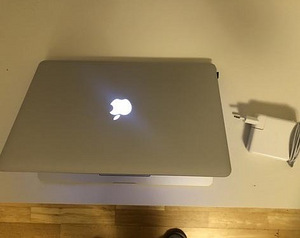 Macbook Pro 15.4 середина 2015 (2 фото из 3)