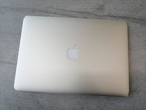MacBook Air (13-inch, Early 2015) i5 8GB (2 foto / 7)