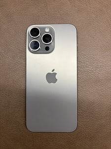 iPhone 15 Pro Max 256GB (4 фото из 6)