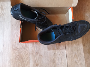 Nike putsad (saal/kunstmuru) (2 foto / 2)